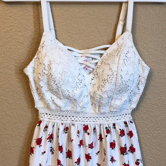 Cream Lace Top with Roses - Picture 2 of 3